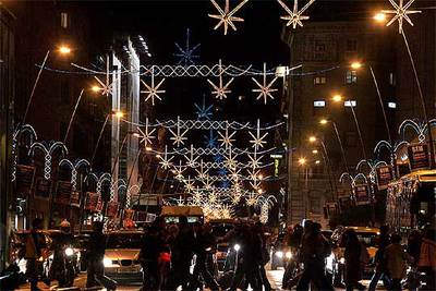La Navidad ya luce en las calles de Barcelona