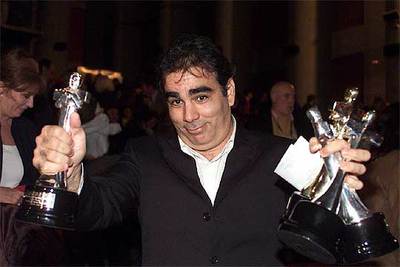 El director de  Ciudade baixa , Sergio Machado, tras recibir ayer los premios a su película en el Festival de Cine Iberoamericano de Huelva.