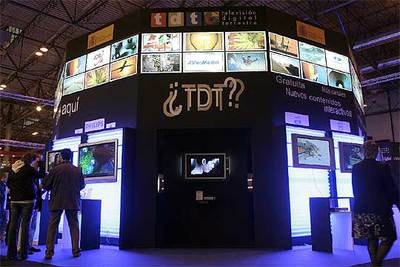 Caseta de televisión digital terrestre en la última feria del SIMO.
