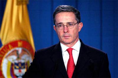El presidente de Colombia, Álvaro Uribe, durante el anuncio de que opta a la reelección.