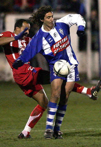 Luccin entra por detrás a Parrado.