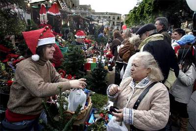 La Fira de Santa Llúcia ocupa las calles próximas a la catedral de Barcelona
