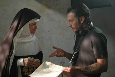 Ray Loriga dirige a Geraldine Chaplin, en un momento del rodaje de la película  Teresa .