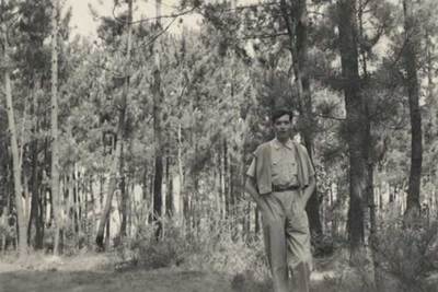 Cortázar, en Lourido (Pontevedra) durante el viaje que hizo a Galicia con Aurora Bernárdez, su primera esposa.