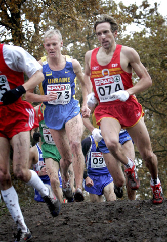 Alberto García (con guantes) y Lebid, durante el cross de ayer.