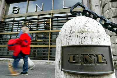 Entrada de una sucursal de la Banca Nazionale del Lavoro (BNL) en Roma.