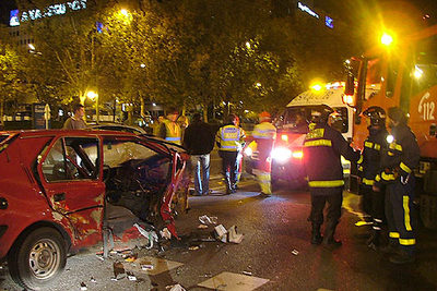 Siniestro producido en el paseo de la Castellana de Madrid en el que resultó herida grave una mujer de 25 años.
