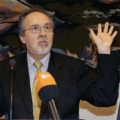 El senador y ex fiscal suizo Dick Marty, ayer en París.