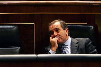 El ministro del Interior, José Antonio Alonso, ayer en el pleno del Congreso de los Diputados.