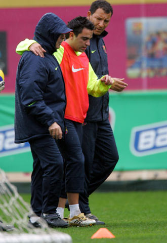 Xavi abandona  el entrenamiento.