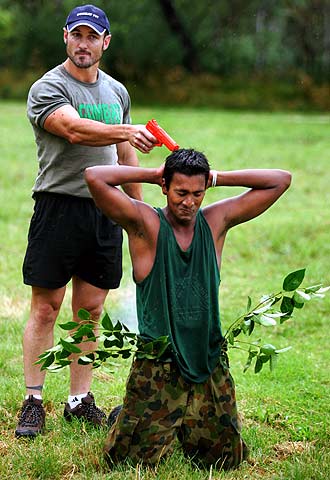 Un nadador, arrodillado, durante una sesión de entrenamiento en Australia.