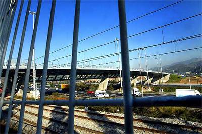 Vallbona y Torre Baró, conectados por un puente
