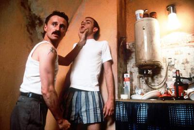 Robert Carlyle (a la izquierda) y Ewan Bremner, en  Trainspotting  , de Danny Boyle. 