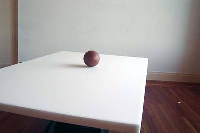  Global culture  (2004-2005), pieza de Serge Spitzer que se expone en el museo berlinés Martin-Gropius-Bau.