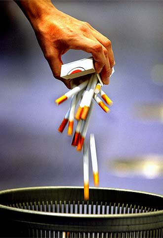 Portada del libro  Dejar de fumar es fácil si sabes cómo. 