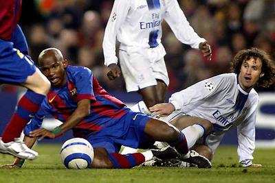 Eto'o y Carvalho, en un lance del Barça-Chelsea de la  Champions  de febrero pasado.