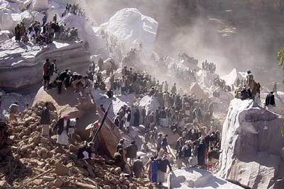 Un corrimiento de tierra  mata a más de 30 personas en Yemen