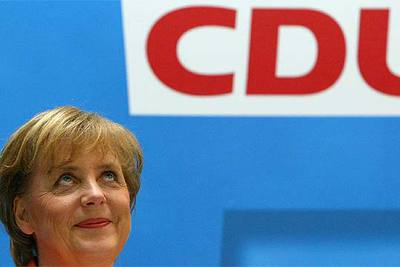 Merkel llega a una Europa en crisis