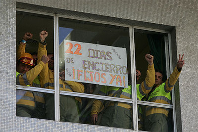 Los brigadistas de Tragsa abandonan su encierro