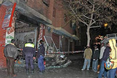 Explosión e incendio en un negocio de Granada