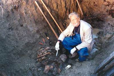 La segunda oportunidad de un visionario. Al leer la reconstrucción parcial del virus que Taubenberger publicó en 1997, Hultin volvió al cementerio de Brevig Mission. Cuando halló el cuerpo de la 