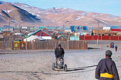 Casas y   gers   en un poblado mongol.