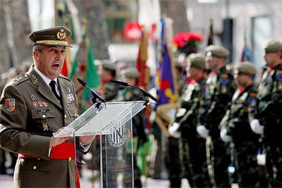 MENA, AUSENTE EN LA SALIDA DE TROPAS HACIA BOSNIA.