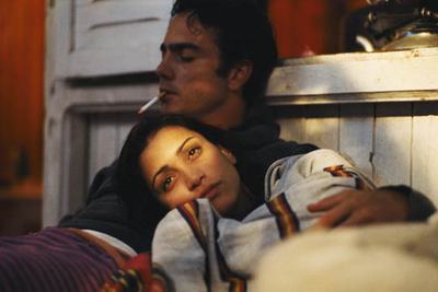 Los actores Morjana Alaoui y Matthieu, Boujenah en una escena de la película  Marock. 