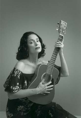 Sonia Braga en  Amália Traída,  un vídeo del italiano Francesco Vezzoli basado en la vida de Amália Rodrigues.