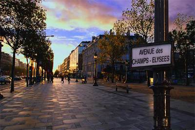 Una vista de la avenida de los Campos Elíseos, que une en línea recta el Arco del Triunfo y los jardines de las Tullerías.