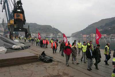 La estiba paraliza los puertos