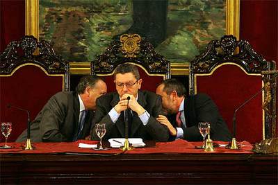 TRES ALCALDES EVOCAN A TIERNO GALVÁN