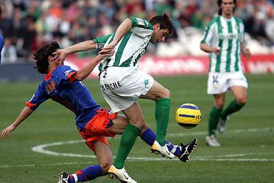 Aimar, en un intento de cortar el camino a Joaquín.