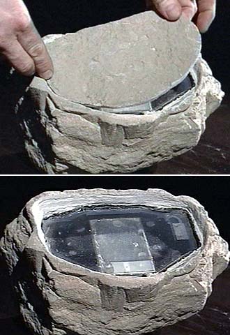 La piedra falsa supuestamente utilizada por espías británicos.