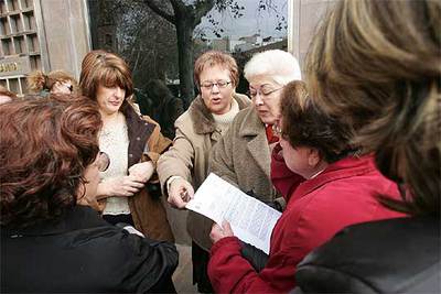 Protesta por los efectos de un fármaco contra la menopausia
