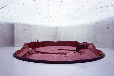 'My Red Homeland' (2003), escultura de Anish Kapoor instalada ahora en el CAC Málaga.