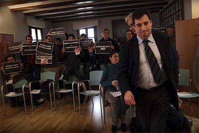 EL PP DE BENISSA ADJUDICA UN PAI AL HERMANO DE COTINO