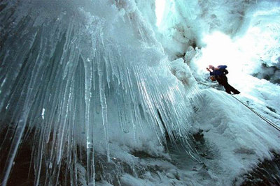 Imagen del documental  Tocando el vacío. 