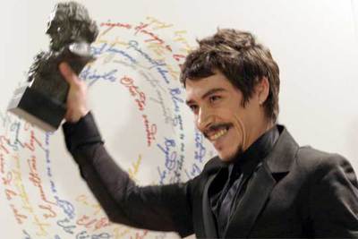 Óscar Jaenada con su premio al mejor actor protagonista por  Camarón .