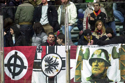 Símbolos fascistas y tres detenidos en Roma, uno con una bomba