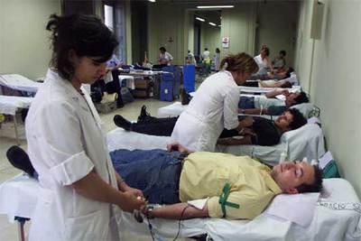 Maratón de donación de sangre en el Palau Robert de Barcelona.