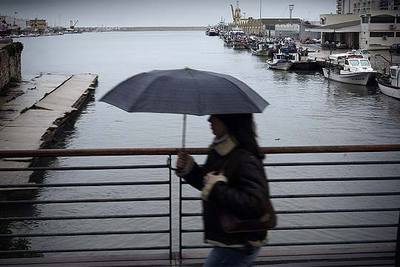 Barcos amarrados en el puerto de Gandia ayer.