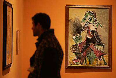 Aspecto de la exposición  La obra maestra desconocida.  De frente,  Mosquetero con pipa  (1968), de Picasso,  de la colección del Artium.