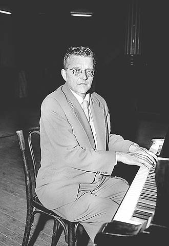 Dmitri Shostakóvitch, en 1958 en París.