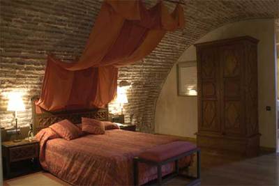  Suite  Don Juan Manuel, en la torre del homenaje del parador de Alarcón (Cuenca).