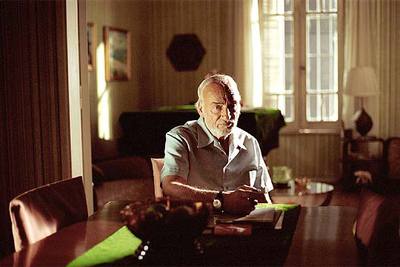 Héctor Alterio, en una escena de la serie  Vientos de agua. 