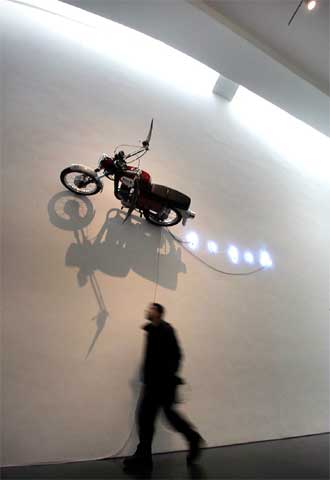  Accelerazione,  obra de Mario Merz de la colección Herbert.