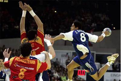 Narcisse dispara ante la oposición de Juancho Pérez y Belaustegui.