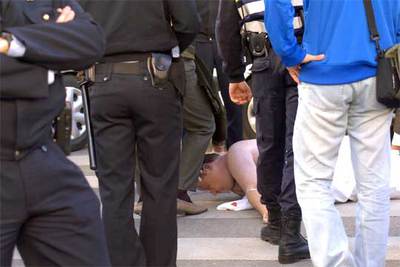 Seis detenidos por la muerte de un hombre arrestado