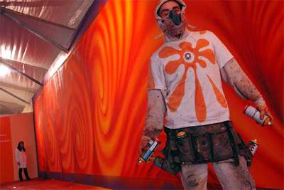 En la imagen, un  graffiti  en un mural habilitado en las instalaciones del recinto ferial de Ifema.